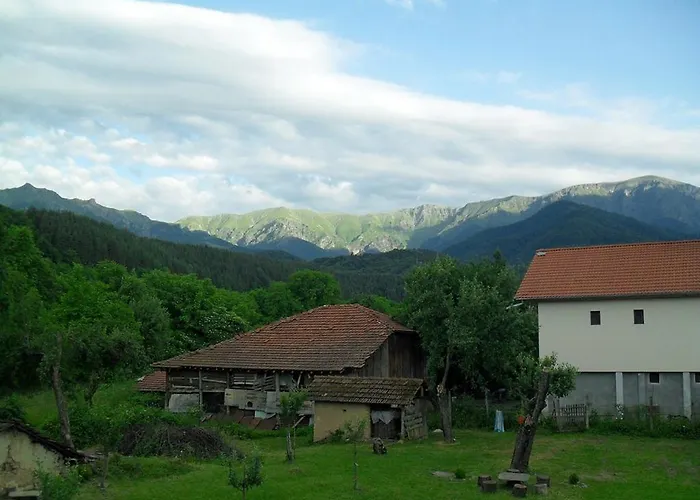 Roden Dom Apriltsi (Lovech)